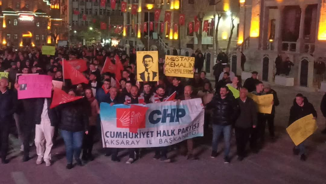 CHP Aksaray'da İmamoğlu Gözaltısına Tepki Yürüyüşü Düzenledi