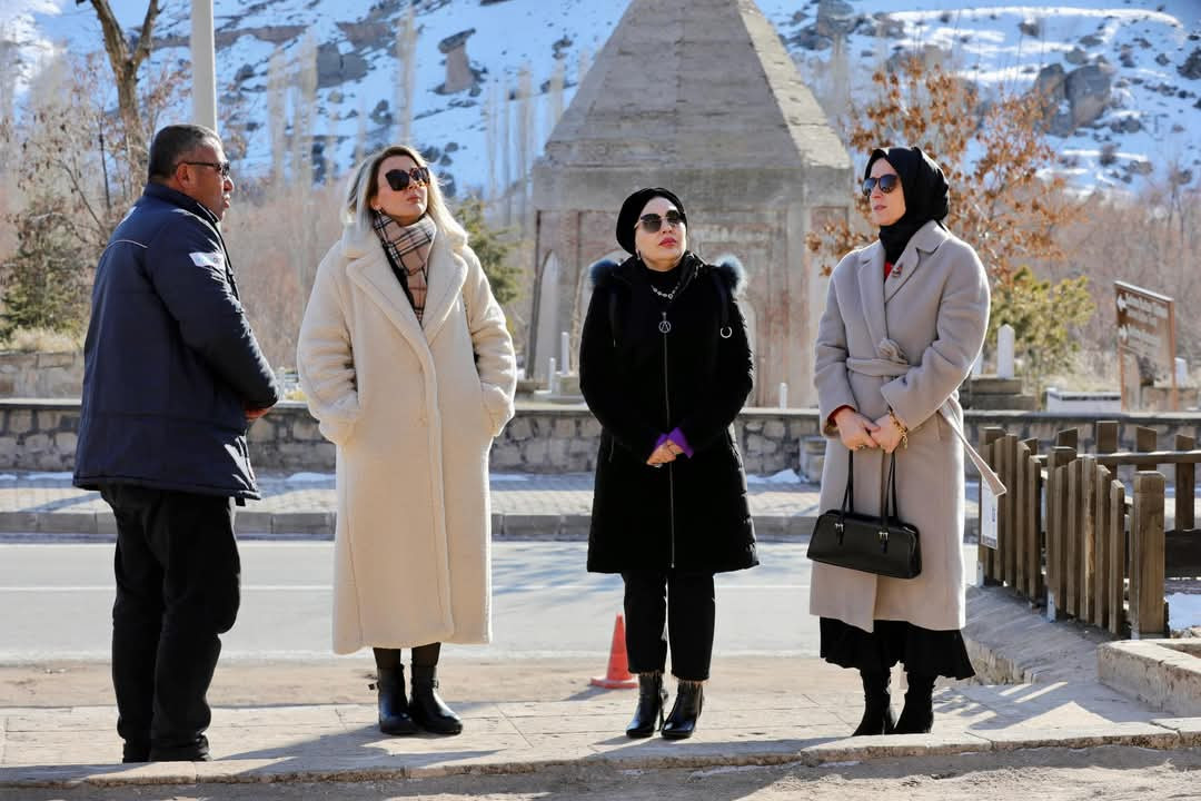 Aksaray Vali Eşi Canan Kumbuzoğlu, Şehrin Tarihi Ve Doğal Güzelliklerini Misafirlere Tanıttı