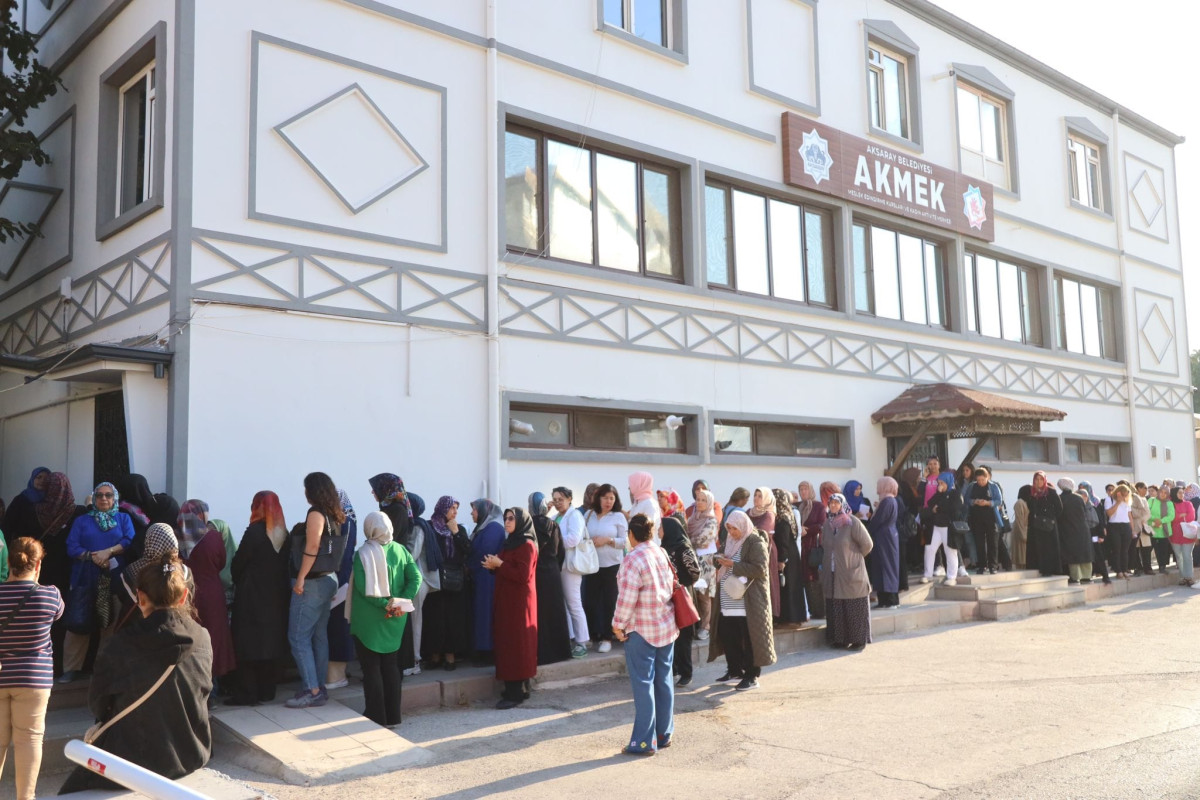 AKSARAYLI KADINLARDAN AKMEK VE KADIN AKTİVİTE MERKEZLERİ'NE YOĞUN İLGİ; YENİ KAYIT DÖNEMİ BAŞLADI