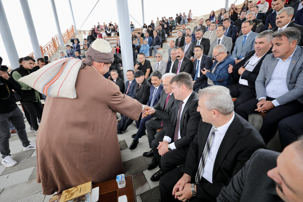 Yunus Emre Aksaray'da Ziyaret Tepe mevkiindeki  kabri başında anıldı